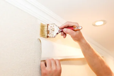 Pose de papier peint à Fillé — revêtements muraux et toiles de verre
